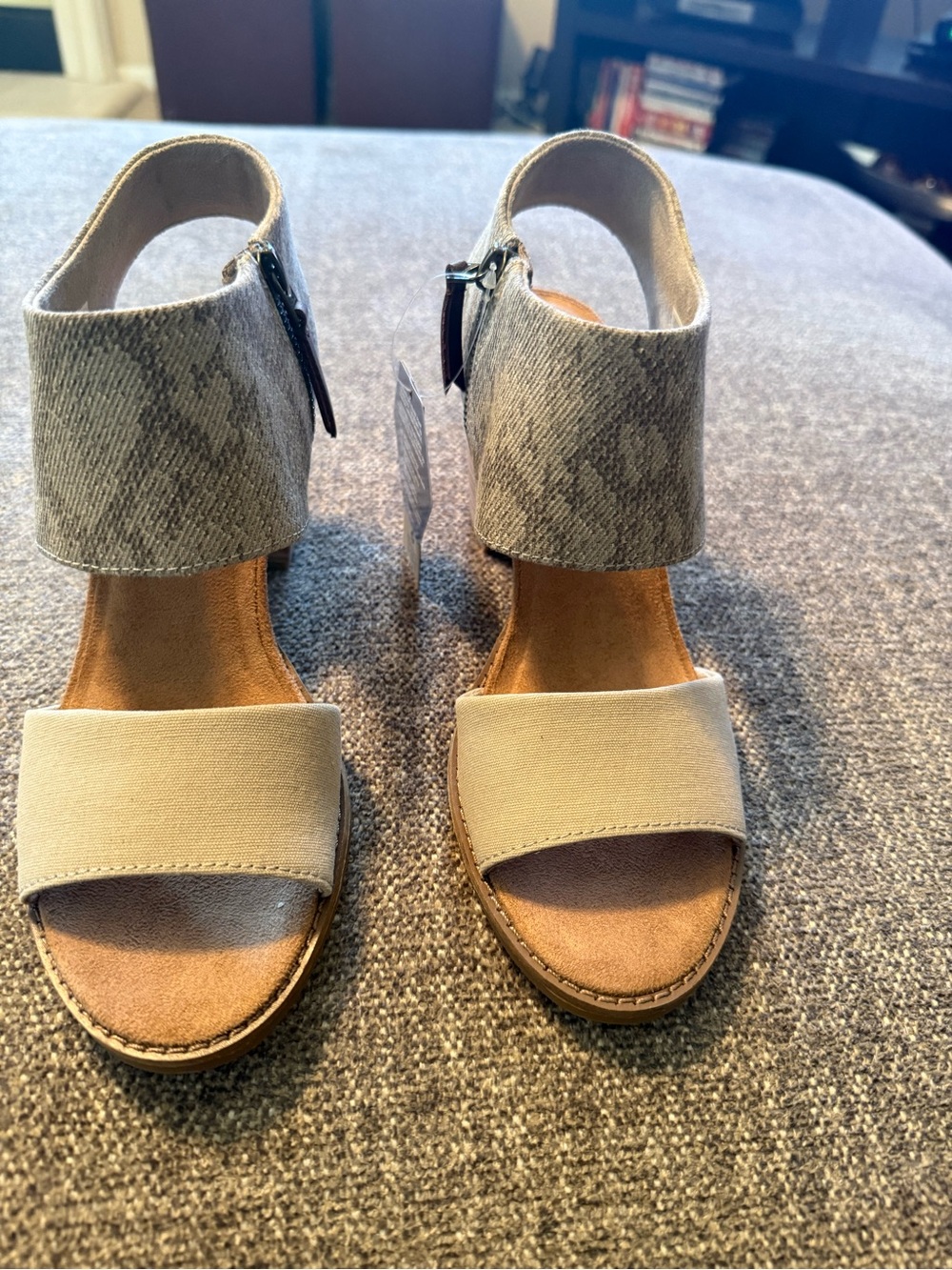 Toms Neutral Two-Tone Open-Toe Women's Sandals - Stylish Ankle Cuff